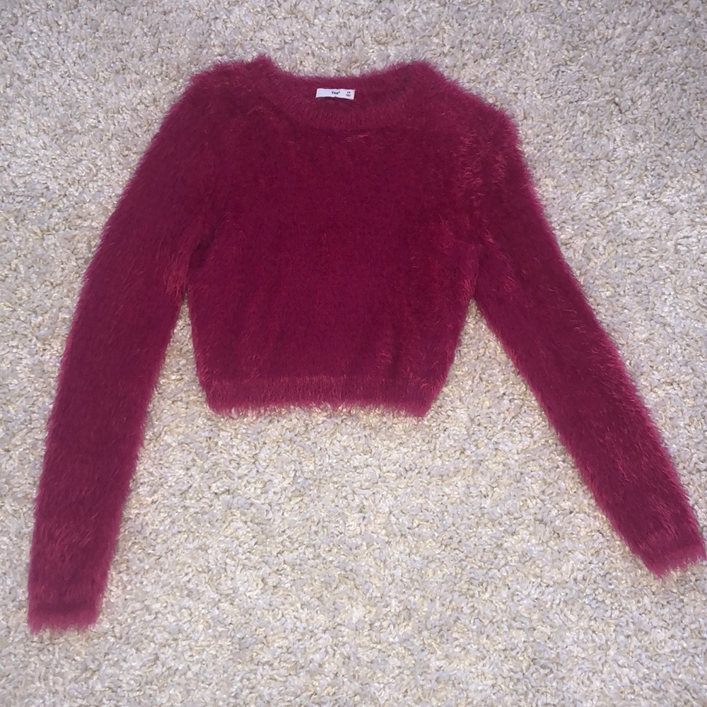 Fuzzy cropped magenta sweater